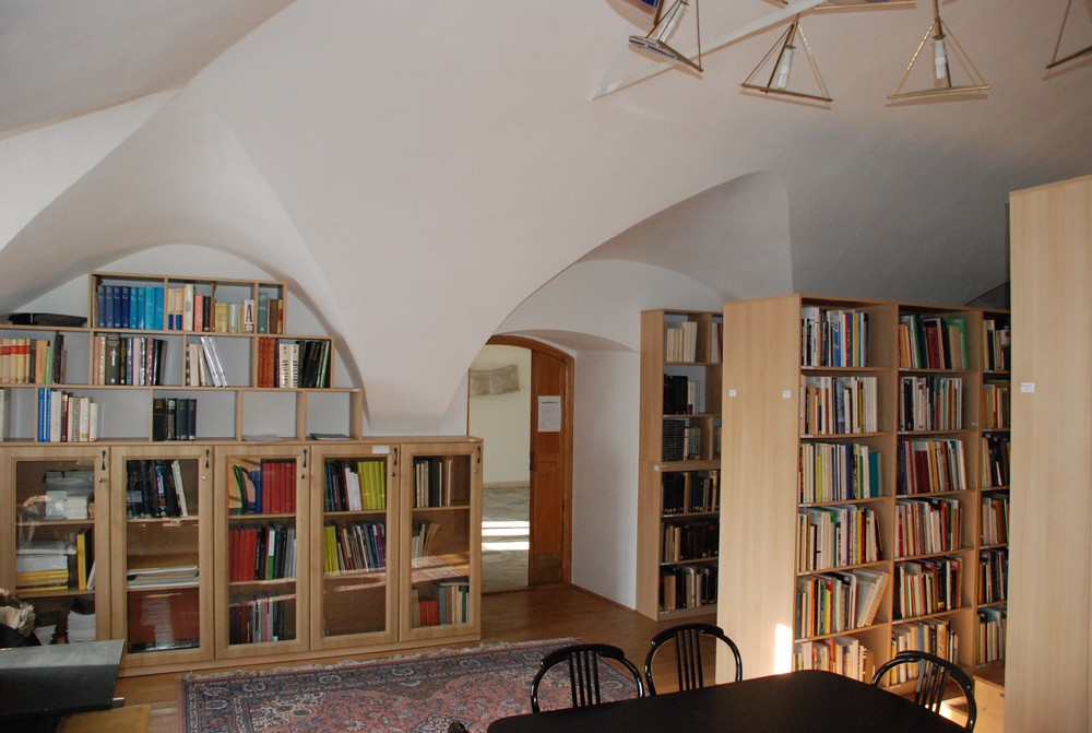 Interiér špecializovanej príručnej knižnice Archeologického múzea