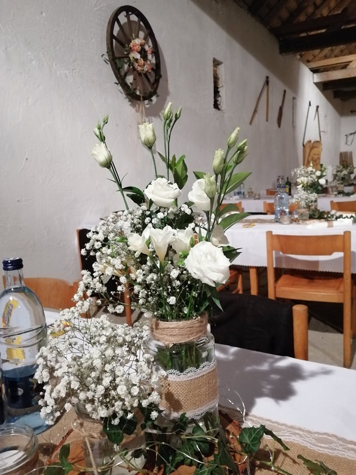 stolová dekorácia - kytica kvetov